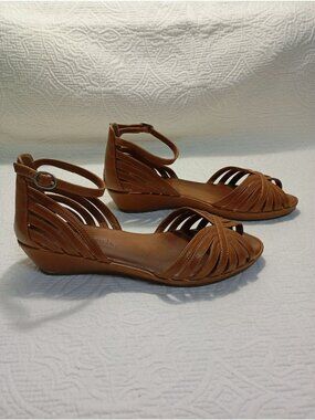 Gentle Souls Kenneth Cole Leather Wedge Sandals Sz 8.5M Adjustable Ankle Strap